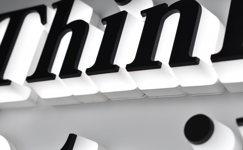 石の素材のサイン