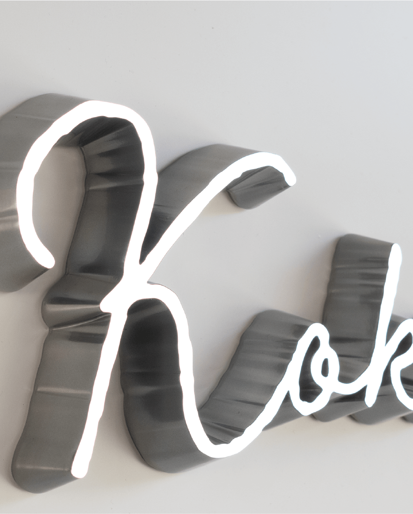 Kokochiという文字の切り文字の細いサイン