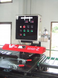 V溝加工機【V-GOGO-Z】 V溝加工機【V-GOGO-Z】